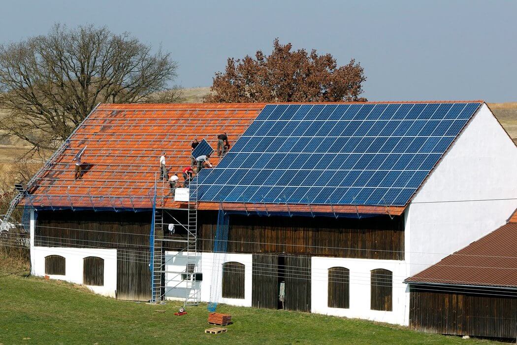 Modul in care panourile fotovoltaice iti pot alimenta casa