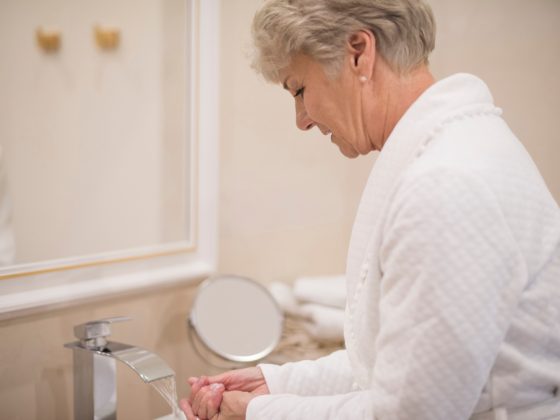 De ce au nevoie bătrânii de ajutor cu igiena personală